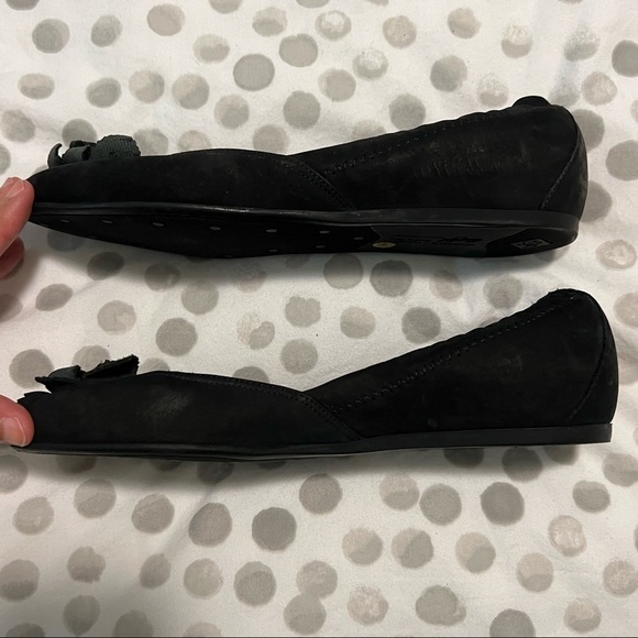 Donald Pliner Black Suede Flower Peep Toe with Elastic Flats Size 6 - Picture 5 of 9